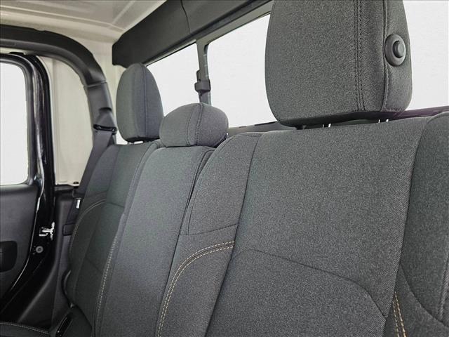 Photo of 2025 Black Clearcoat Jeep Gladiator