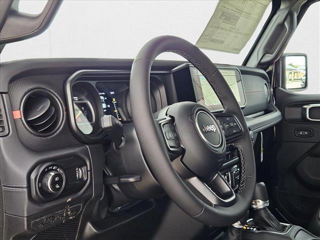 Photo of 2025 Black Clearcoat Jeep Gladiator