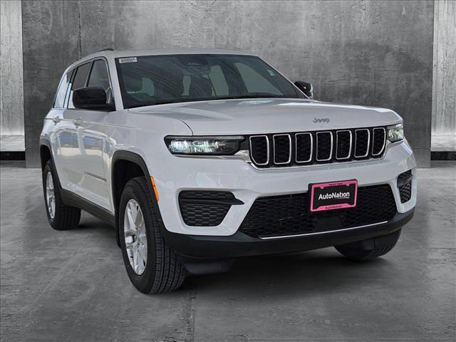 Photo of 2025 Bright White Clearcoat Jeep Grand Cherokee