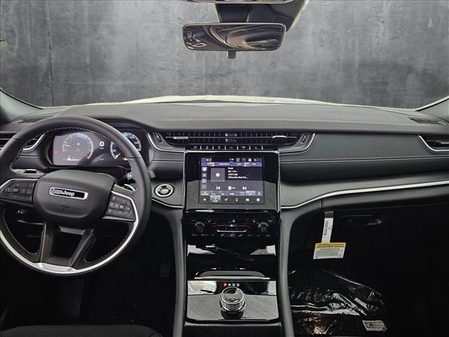 Photo of 2025 Bright White Clearcoat Jeep Grand Cherokee