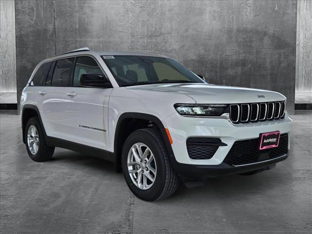 Photo of 2025 Bright White Clearcoat Jeep Grand Cherokee