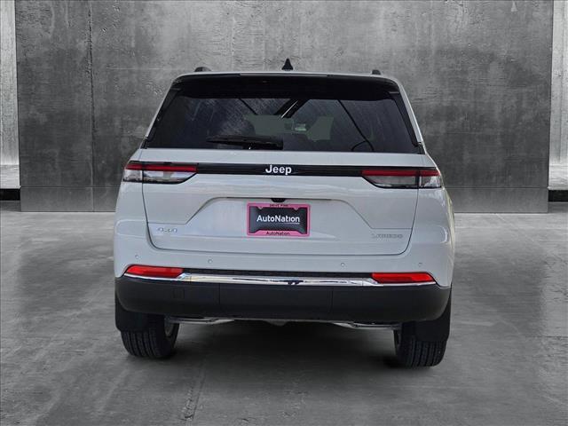 Photo of 2025 Bright White Clearcoat Jeep Grand Cherokee