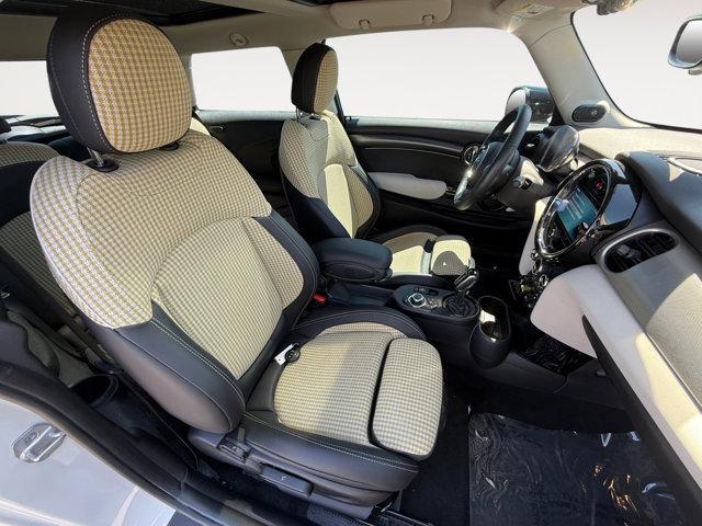 Photo of 2023 White Silver Metallic MINI Hardtop