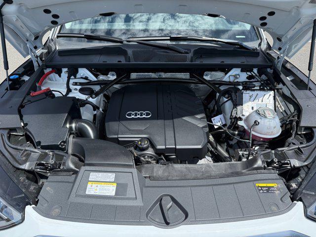 Photo of 2024 Glacier White Audi Q5