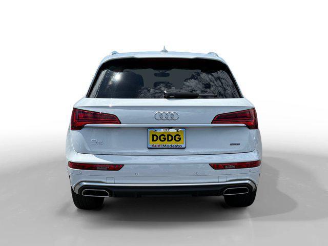 Photo of 2024 Glacier White Audi Q5