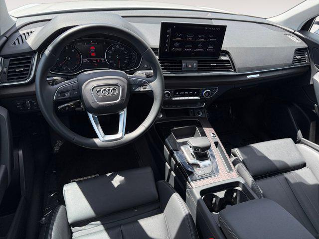 Photo of 2024 Glacier White Audi Q5