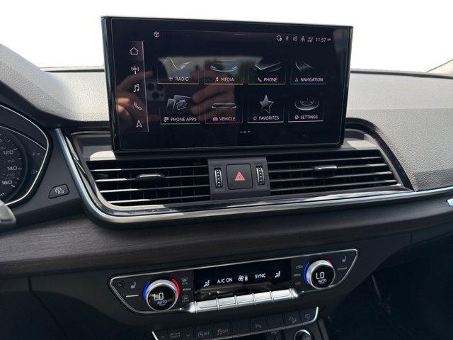 Photo of 2024 Glacier White Audi Q5