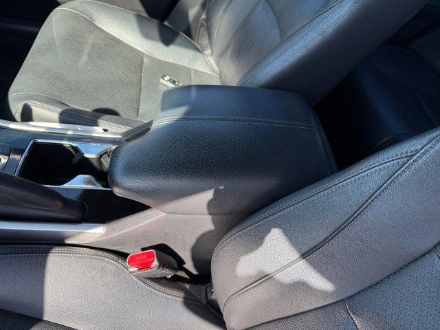 Photo of 2016 Lunar Silver Metallic Honda Accord