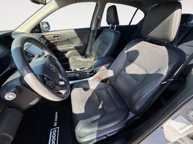 Photo of 2016 Lunar Silver Metallic Honda Accord