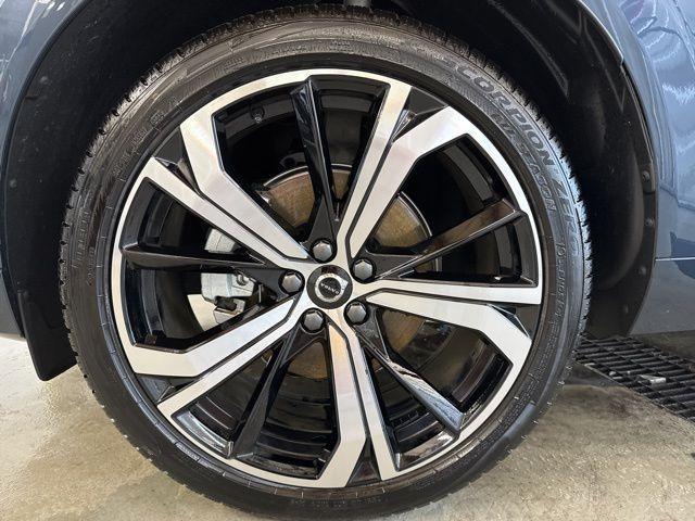 Photo of 2025 Denim Blue Metallic Volvo XC60