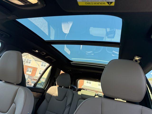 Photo of 2025 Vapour Gray Volvo XC90 Plug-In Hybrid