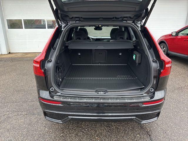 Photo of 2025 Onyx Black Metallic Volvo XC60 Plug-In Hybrid