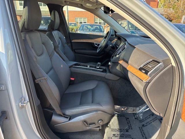 Photo of 2024 Metallic Volvo XC90