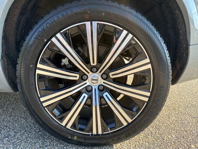 Photo of 2024 Metallic Volvo XC90