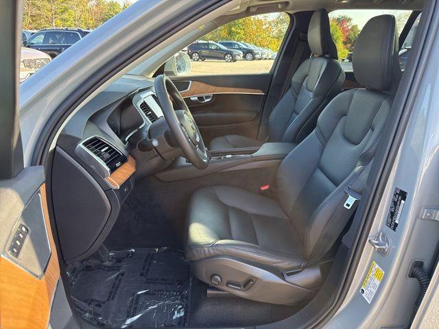 Photo of 2024 Metallic Volvo XC90
