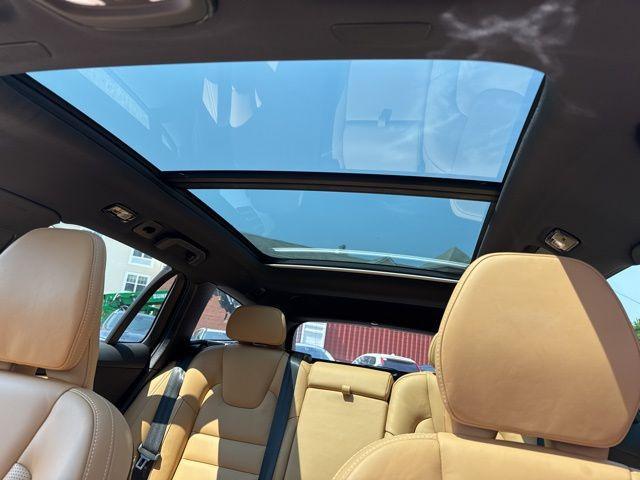 Photo of 2025 Bright Volvo V60 Cross Country