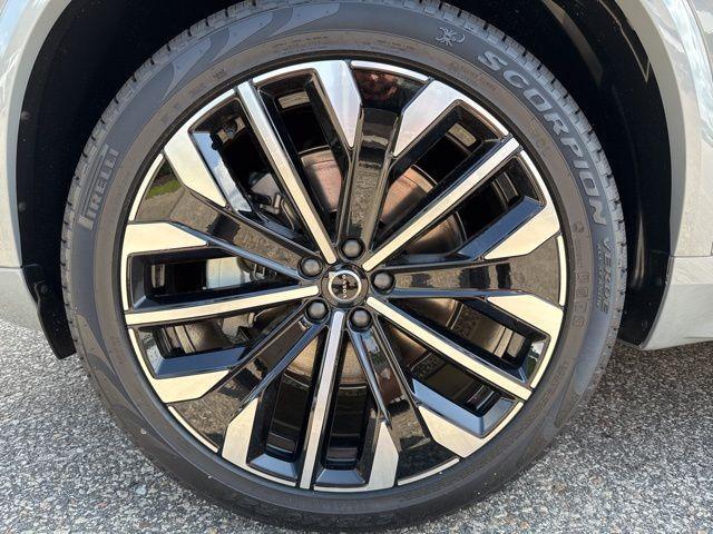 Photo of 2025 Vapour Gray Volvo XC90