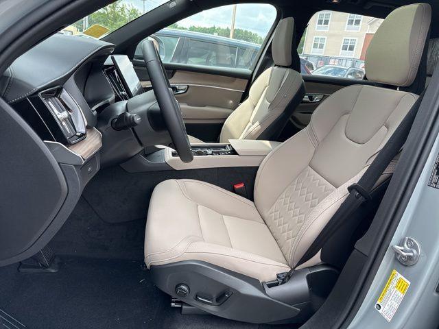 Photo of 2025 Vapour Gray Volvo XC90