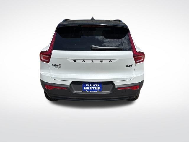 Photo of 2026 Crystal White Volvo XC40