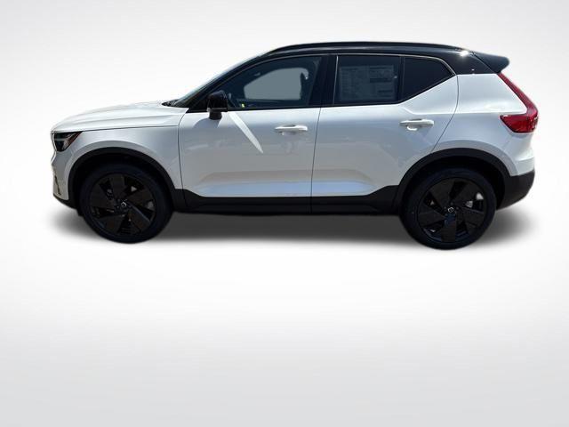 Photo of 2026 Crystal White Volvo XC40