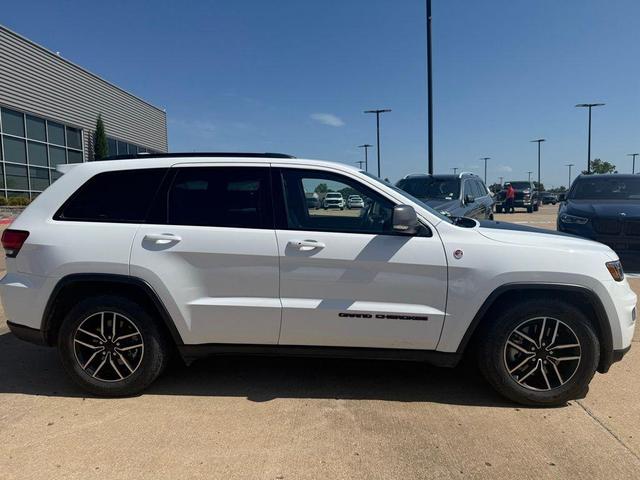 Photo of 2021 Bright White Clearcoat Jeep Grand Cherokee