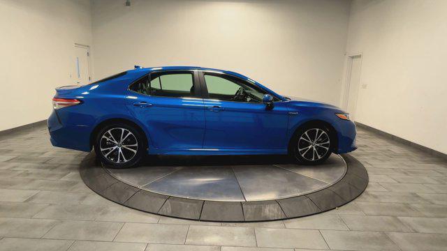 Photo of 2019 Blue Streak Metallic Toyota Camry Hybrid
