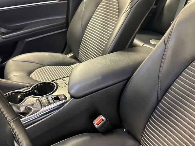 Photo of 2019 Blue Streak Metallic Toyota Camry Hybrid