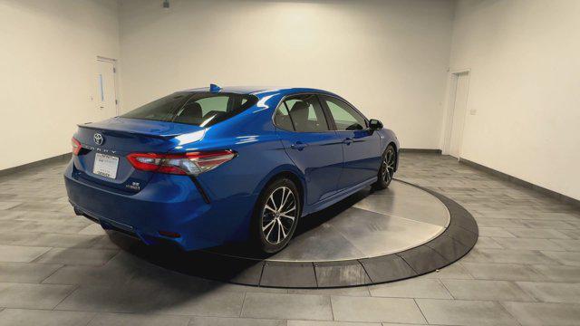 Photo of 2019 Blue Streak Metallic Toyota Camry Hybrid