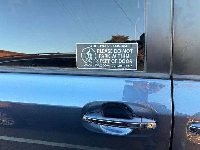 Photo of 2017 Blue Toyota Sienna