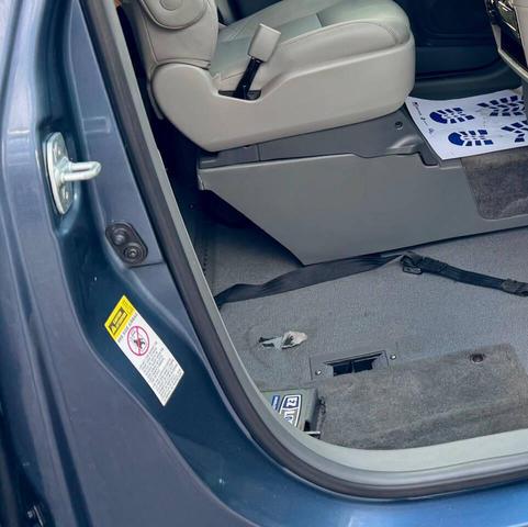 Photo of 2017 Blue Toyota Sienna