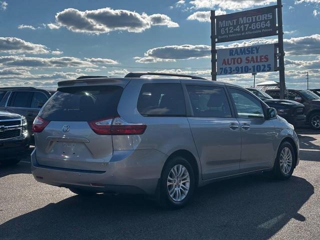 Photo of 2017 Silver Sky Metallic Toyota Sienna