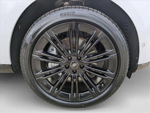 Photo of 2025 Fuji White Land Rover Range Rover