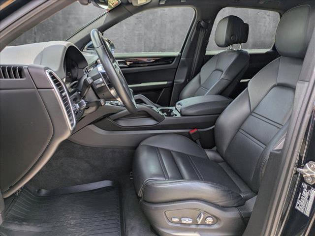 Photo of 2021 Silver/Gray Porsche Cayenne