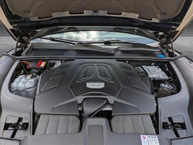 Photo of 2021 Silver/Gray Porsche Cayenne