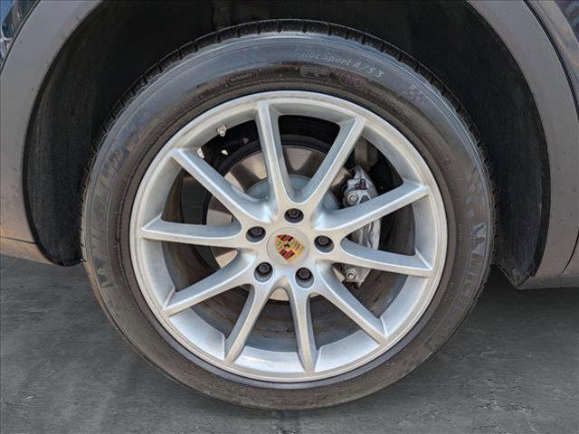 Photo of 2021 Silver/Gray Porsche Cayenne