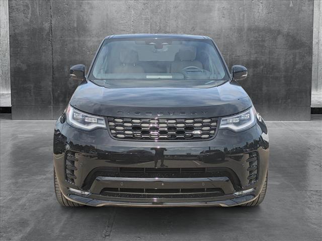 Photo of 2025 Santorini Black Metallic Land Rover Discovery