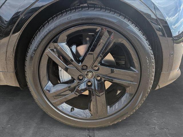 Photo of 2025 Santorini Black Metallic Land Rover Discovery