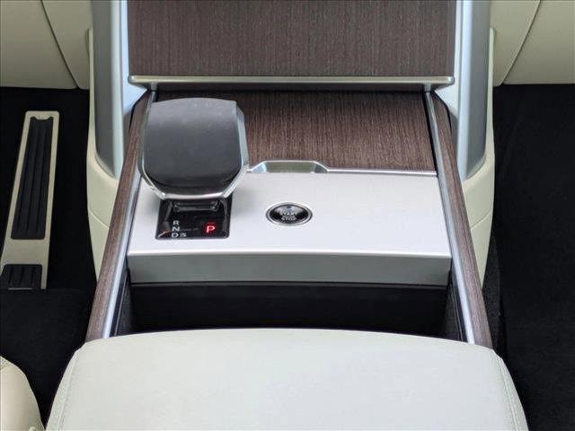 Photo of 2025 Fuji White Land Rover Range Rover