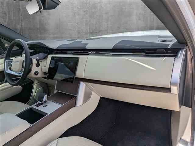 Photo of 2025 Fuji White Land Rover Range Rover