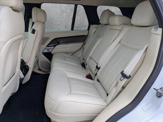Photo of 2025 Fuji White Land Rover Range Rover