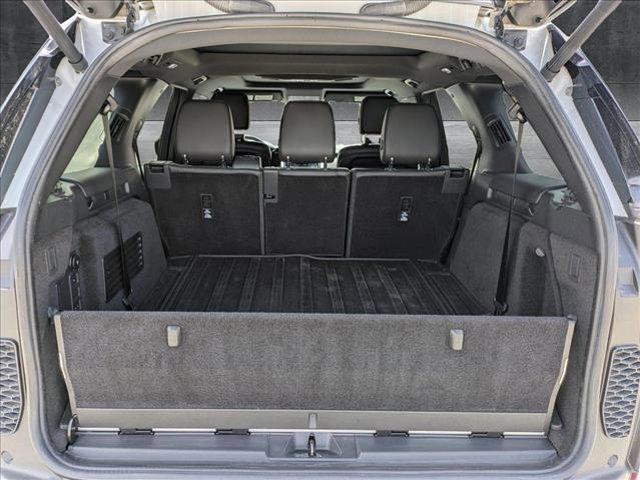 Photo of 2019 Yulong White Metallic Land Rover Discovery