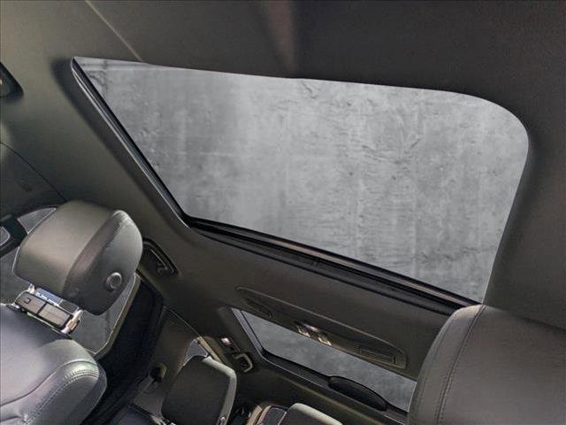 Photo of 2019 Yulong White Metallic Land Rover Discovery