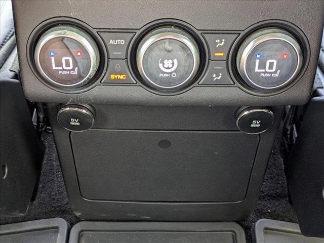 Photo of 2019 Yulong White Metallic Land Rover Discovery
