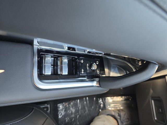 Photo of 2025 Fuji White Land Rover Range Rover