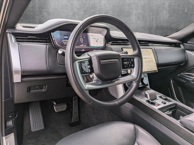 Photo of 2023 Silver/Gray Land Rover Range Rover