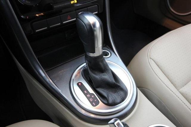 Photo of 2019 Deep Black Pearl w/ Beige Top Volkswagen Beetle