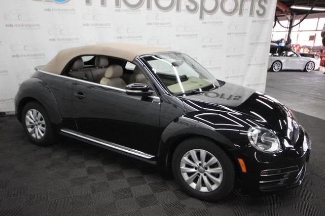 Photo of 2019 Deep Black Pearl w/ Beige Top Volkswagen Beetle