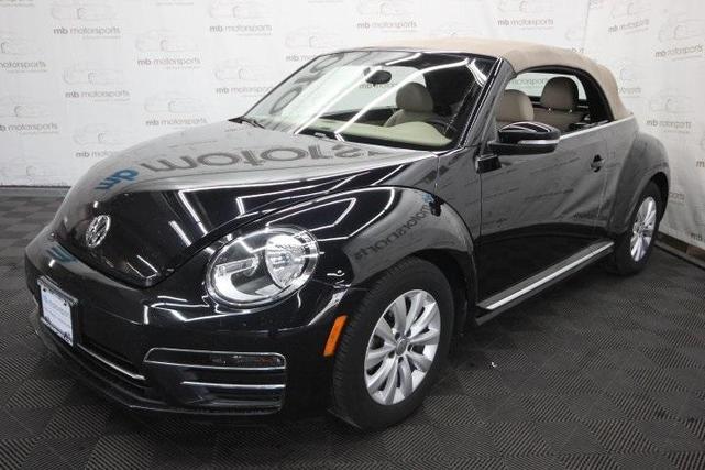 Photo of 2019 Deep Black Pearl w/ Beige Top Volkswagen Beetle