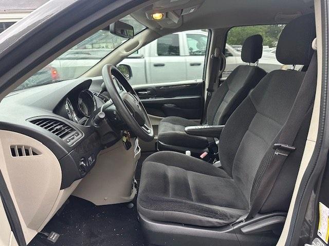 Photo of 2019 Granite Pearlcoat Dodge Grand Caravan