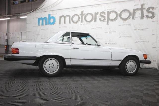 Photo of 1989 Light Ivory Mercedes-Benz SL-Class